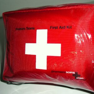 Trousse de Premiers Soins REMPLIE pour véhicule en NYLON (6 pouces x 4 1/2 pouces x 3 1/2 pouces, Couleur rouge ou orange) -PREMIERS SOINS.com